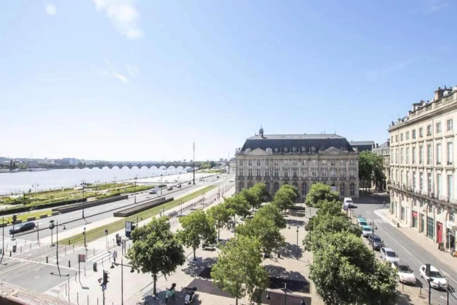 Appartement Prestations Haut Standing Avec Vue Sur La Place De La Bourse-Eetkamer