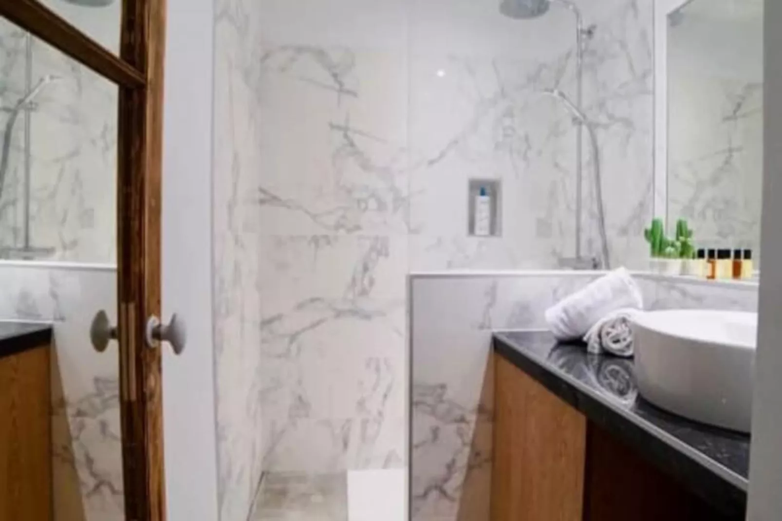 Home Chic Home - Les Suites De La Com&eacute;die - Suite2-Image-tags.