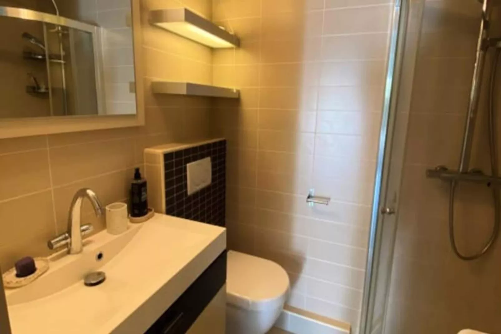 A Deux Pas De La Mer!-Image-tags.