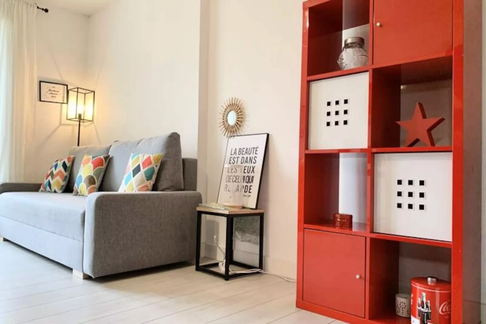 | The Red One 💋| Studio Canap&eacute;-lit | Proche Gem, Gare-Image-tags.