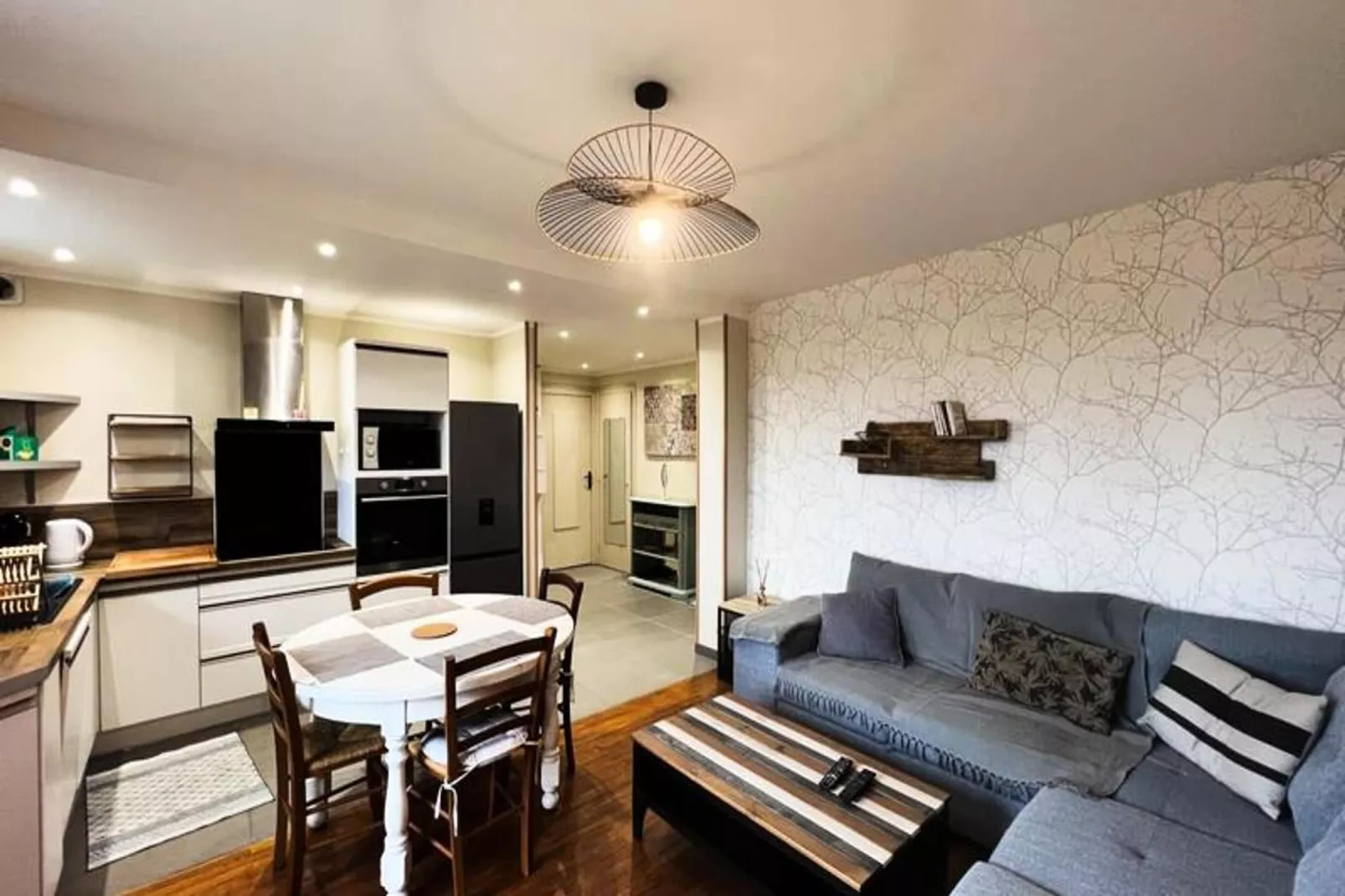 Le  Lumineux Et Confortable T4 Avec Vue🏔  - Alli&eacute;s-Woonkamer