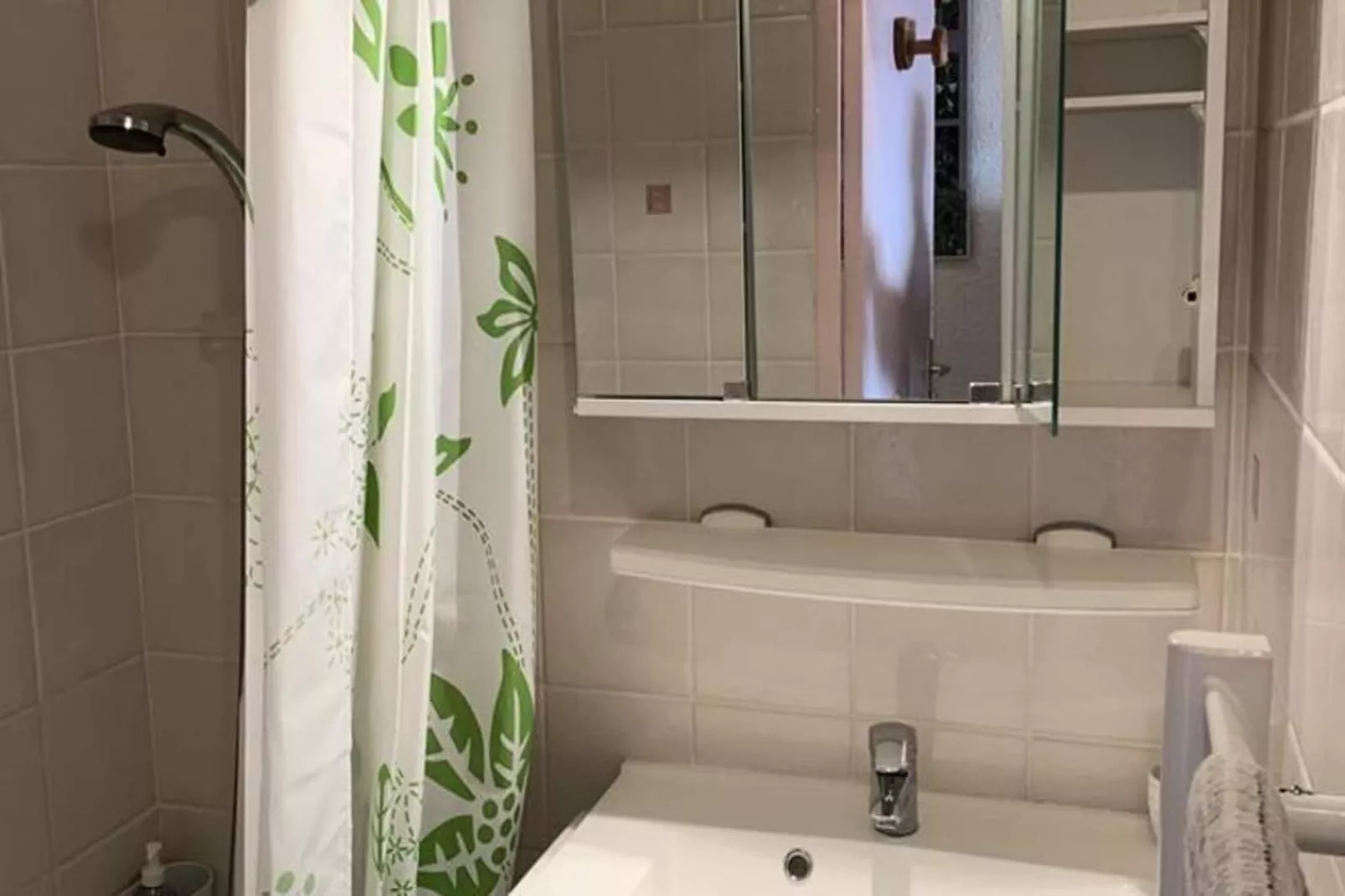 Résidence Balcons D'huez-Badkamer