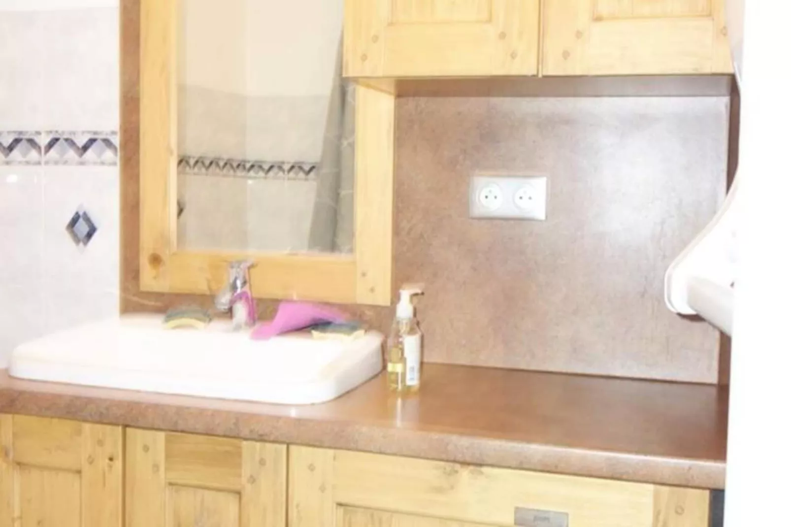 Résidence Obiou-Buitenkant zomer