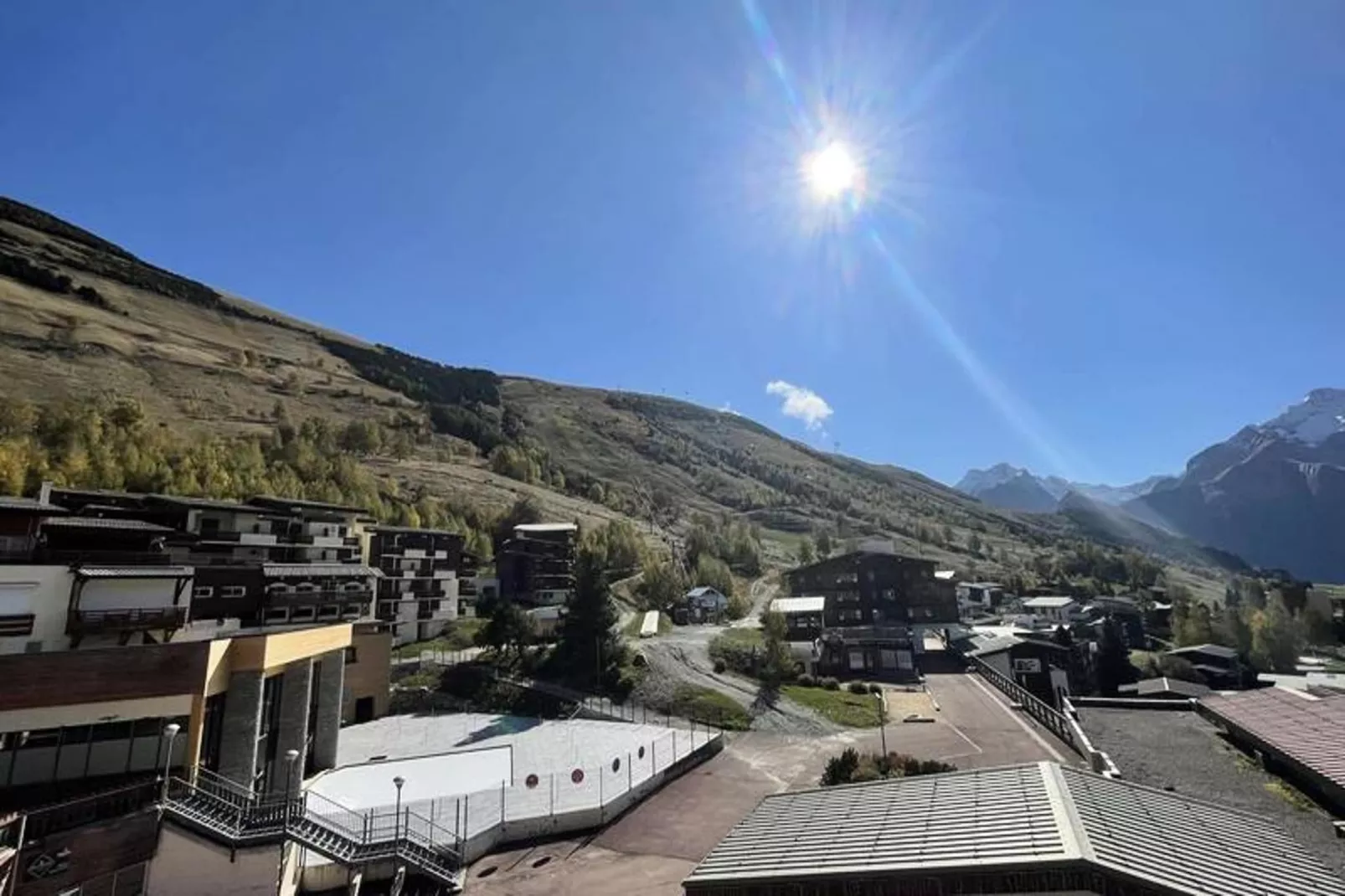 Résidence Meije 10- Porte J3-Buitenkant zomer