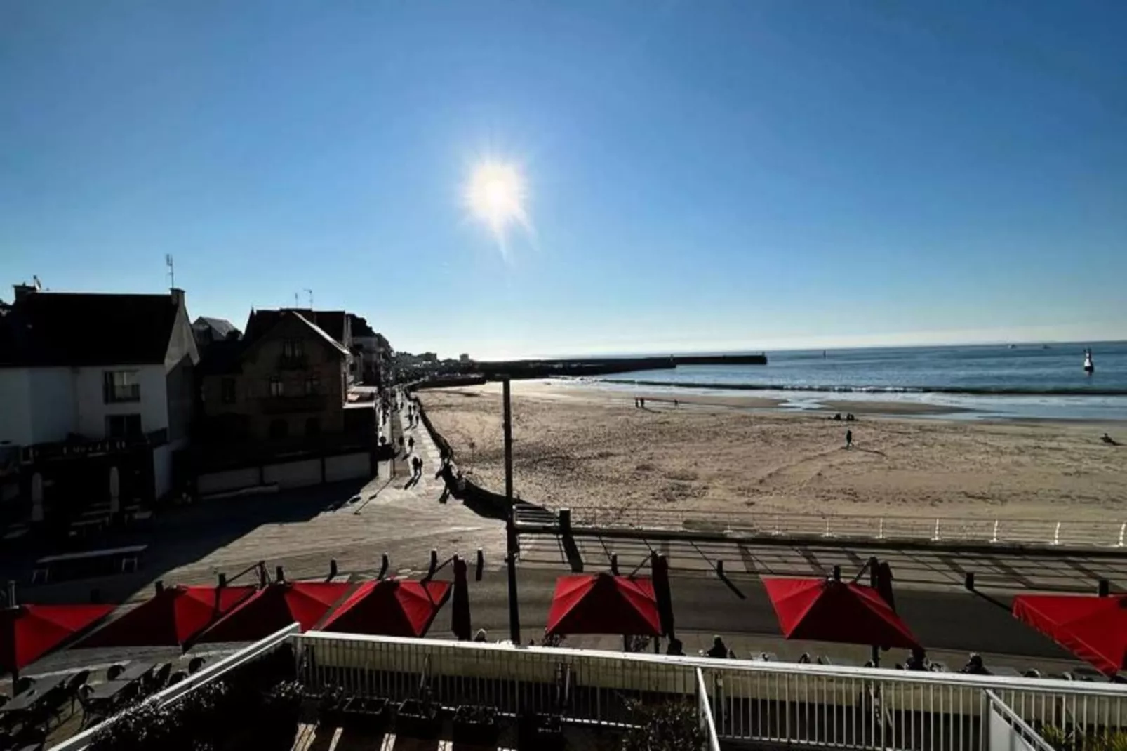 Résidence Dauphins-Uitzicht zomer