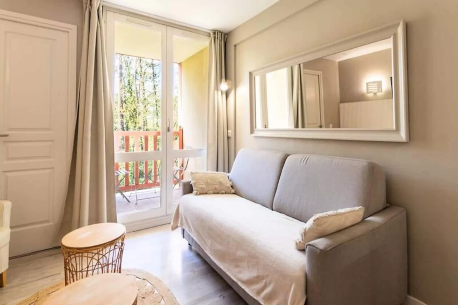 Résidence Appt 6 Pers Avec Piscine Couverte, Tennis Et Parking Priv&eacute; Gratuit 117-Image-tags.