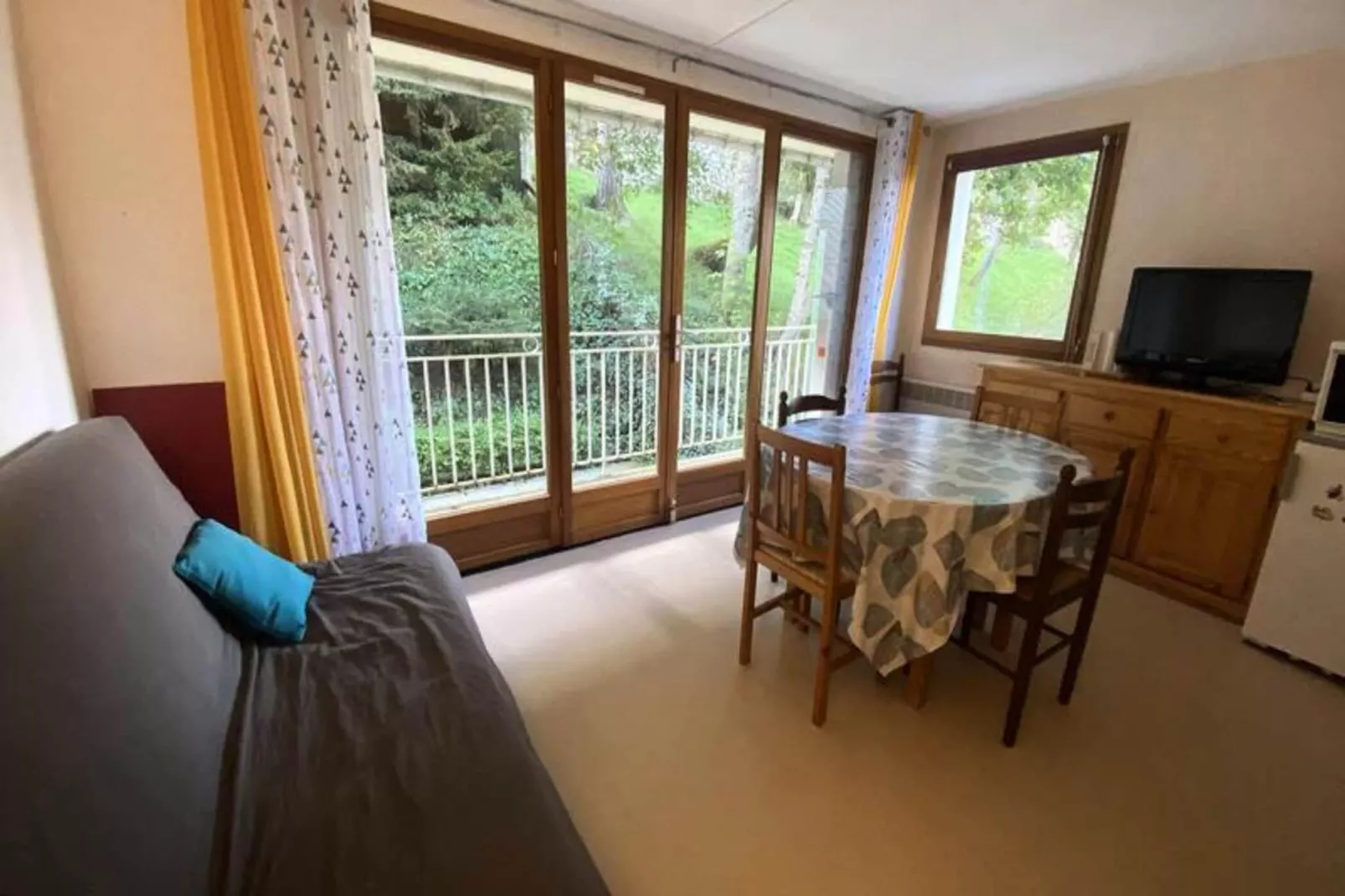 Résidence Astazou-Buitenkant zomer