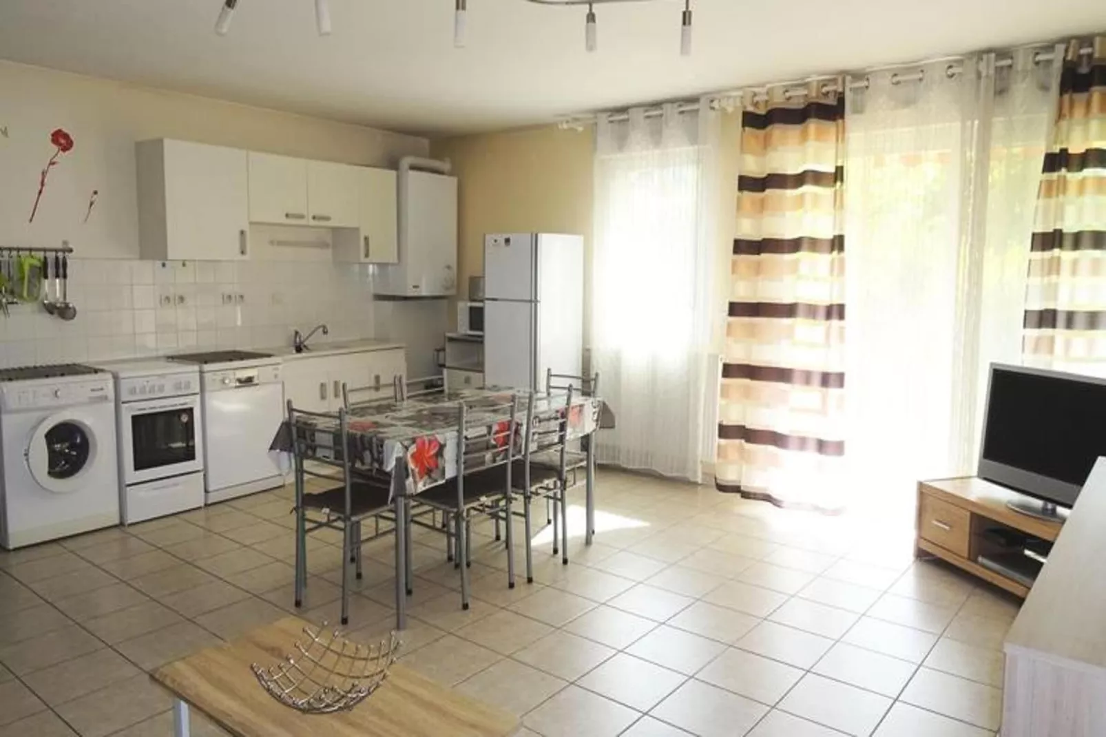 Résidence Le Clos St Louis-Eetkamer