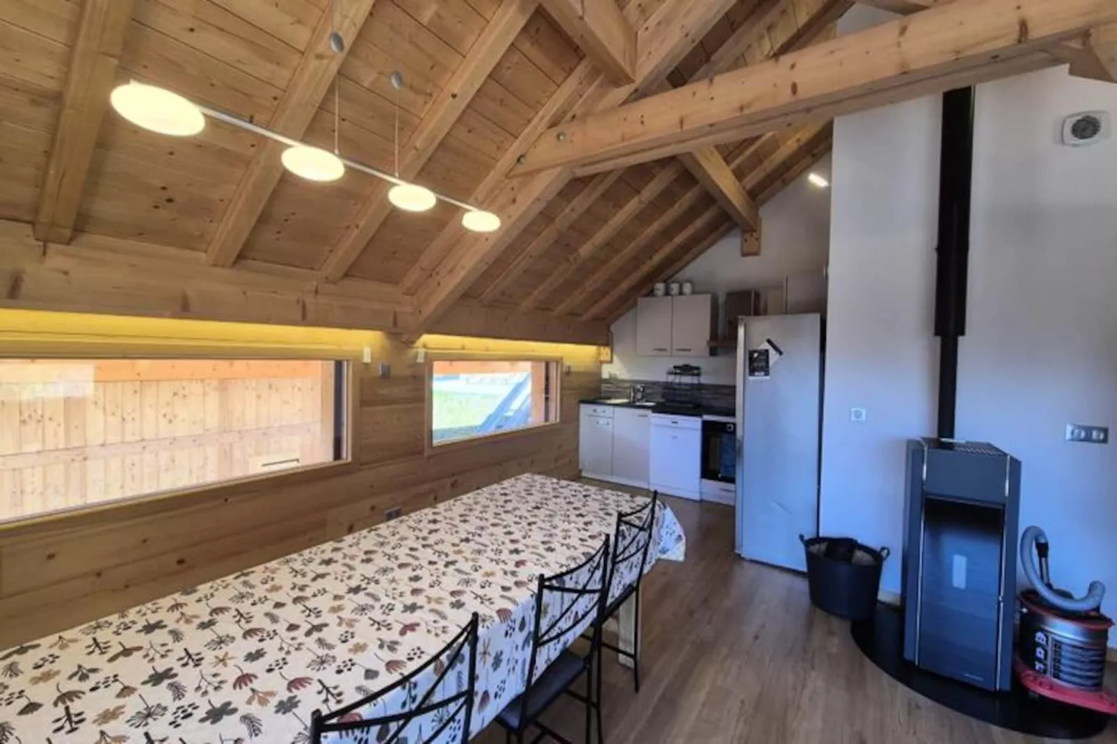 Chalet Cozy Au C&oelig;ur De La F&eacute;claz : S&eacute;jour Authentique Et Proche Des Pistes-Image-tags.