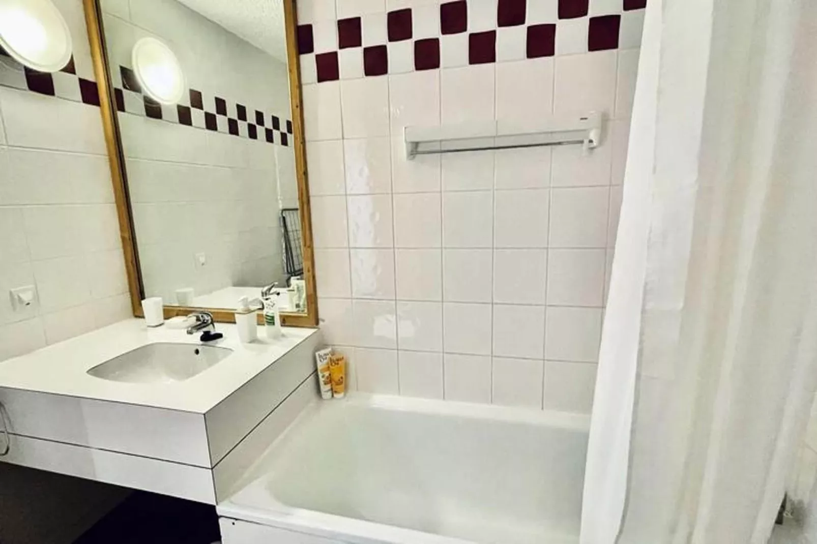 Résidence Lauzes-Badkamer