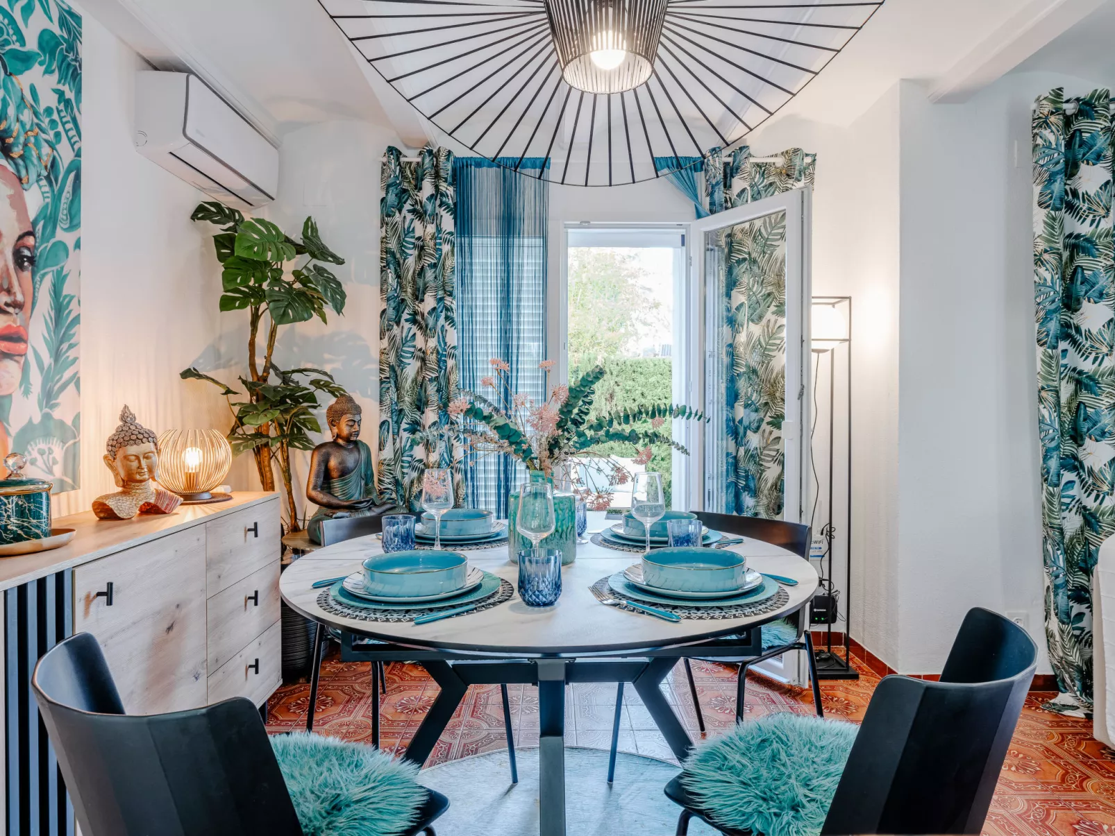 Residencia La Perla-Binnen