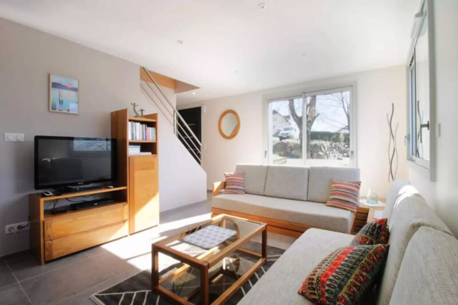 Jolie Maison Neuve Entre Villes Et Lacs-Image-tags.