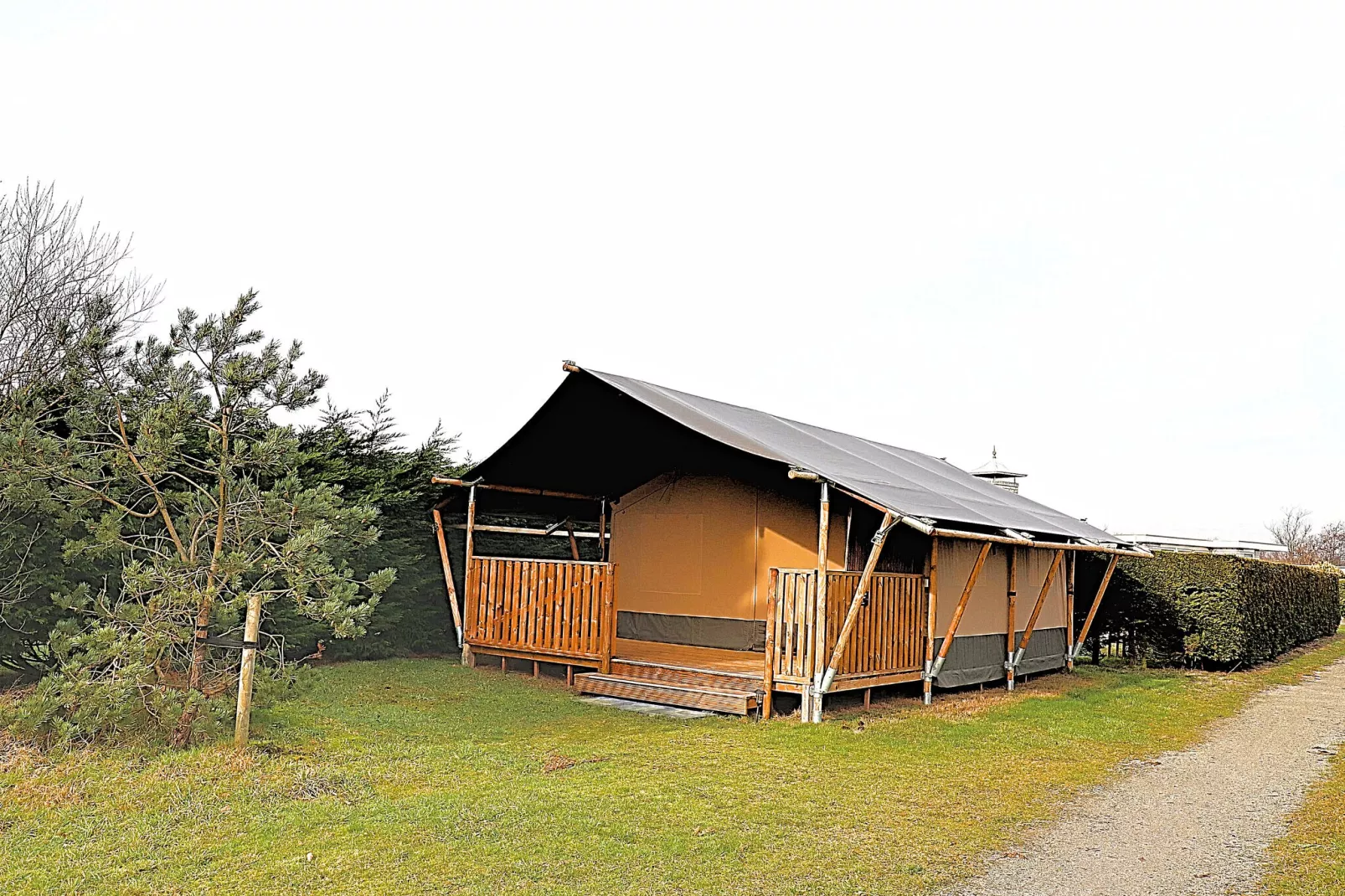Luxe safaritent op Ameland-Buitenkant zomer