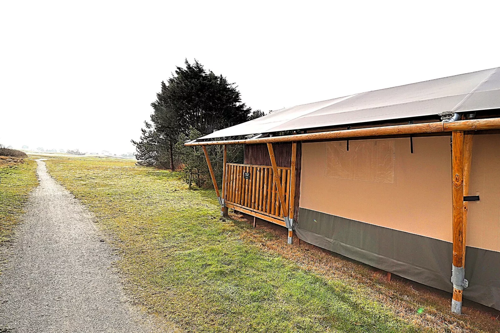 Luxe safaritent op Ameland-Buitenkant zomer