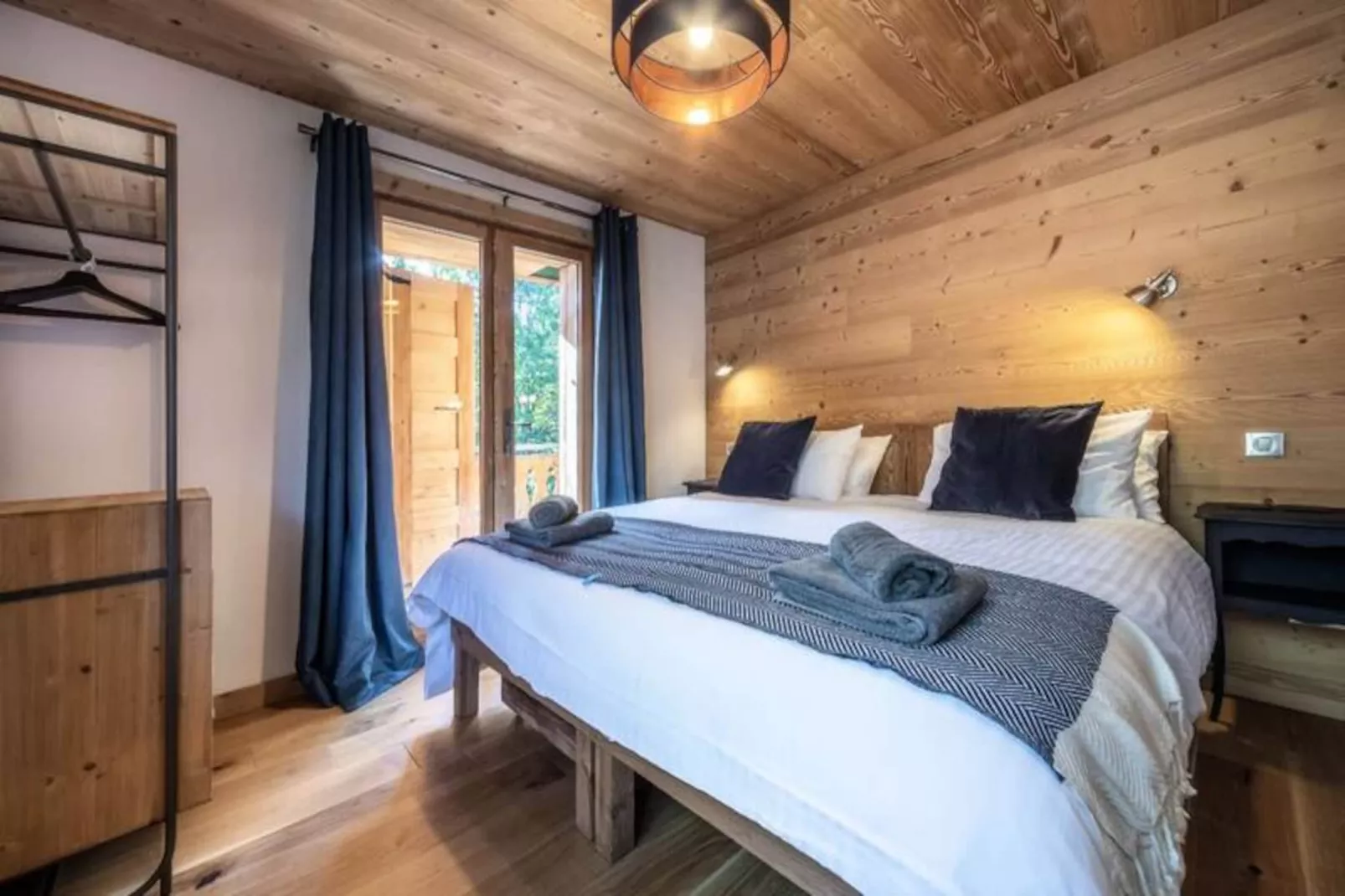 Chalet Roji-Image-tags.