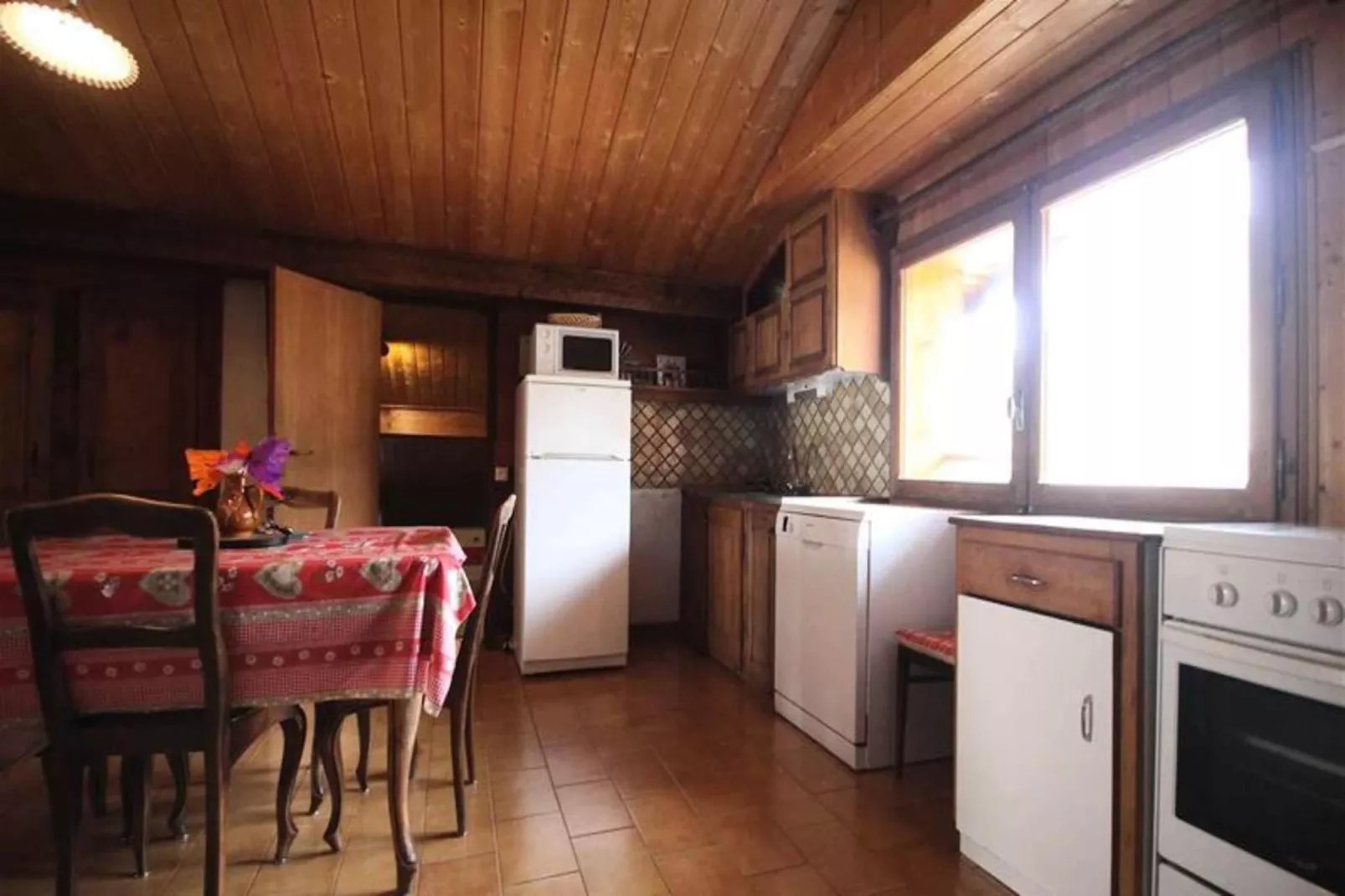 Chalet Les Triolets-Eetkamer