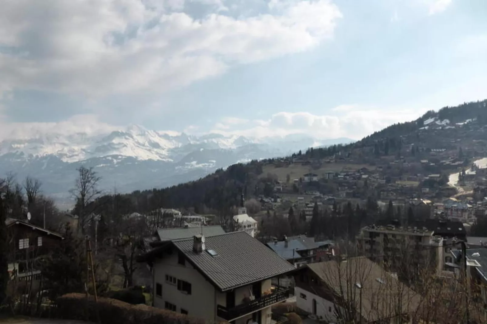 Résidence Les Loges-Buitenkant zomer