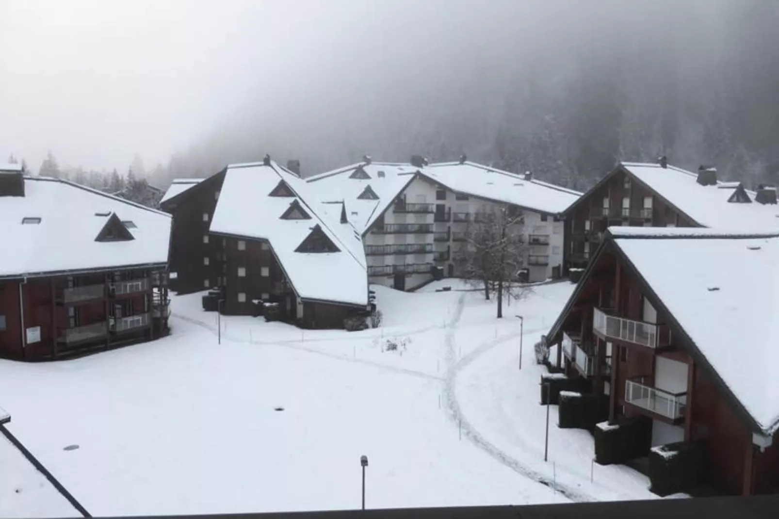 Résidence L'enclave-Buitenkant zomer