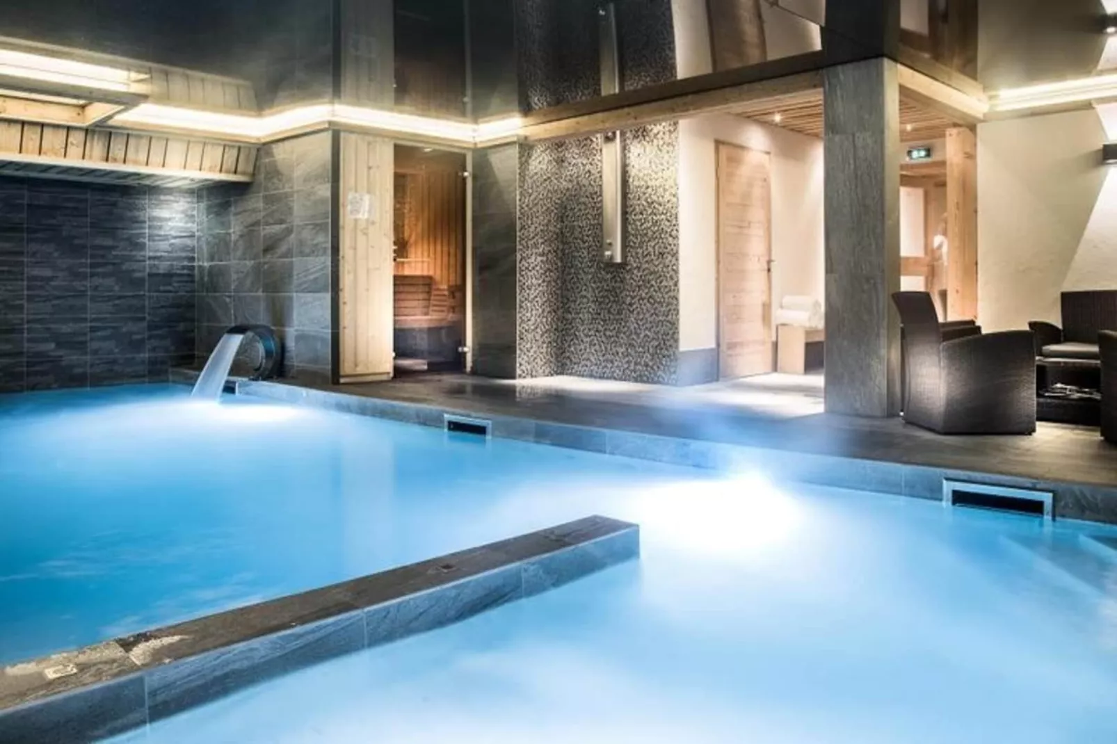 Résidence Les Cimes*****-Zwembad