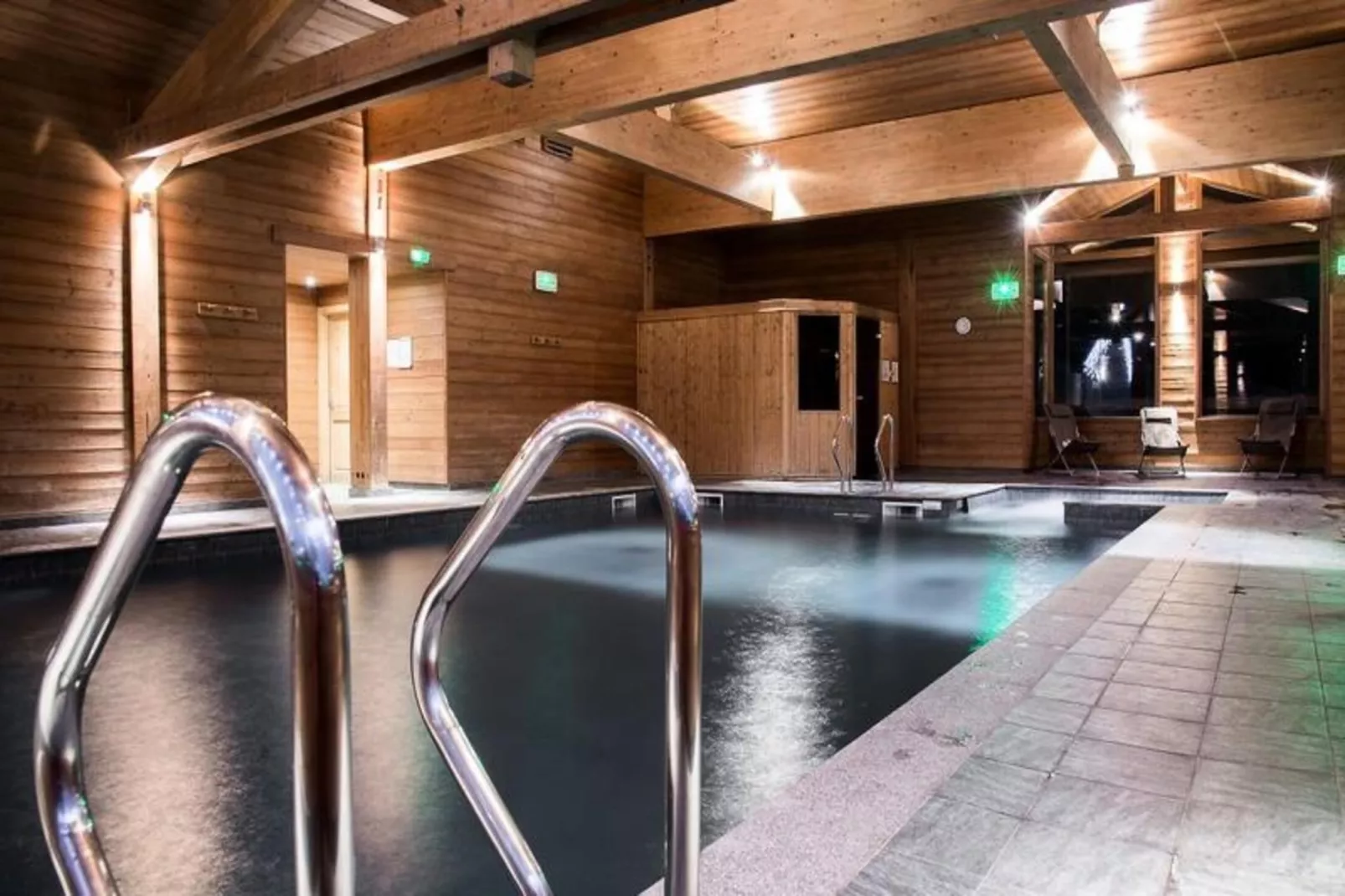 Résidence Les Grandes Alpes****-Zwembad