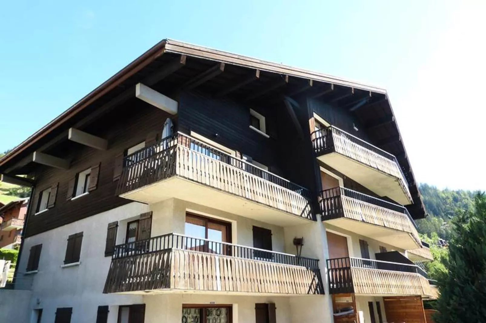 Résidence Moutelette-Buitenkant zomer