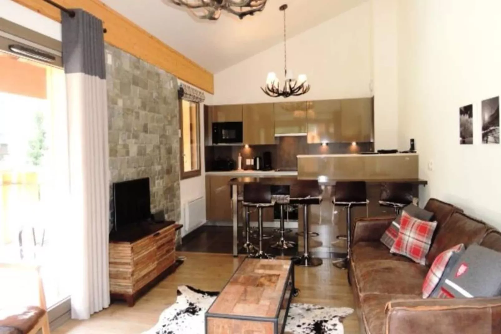 Résidence Les Quatres Elements-Buitenkant zomer