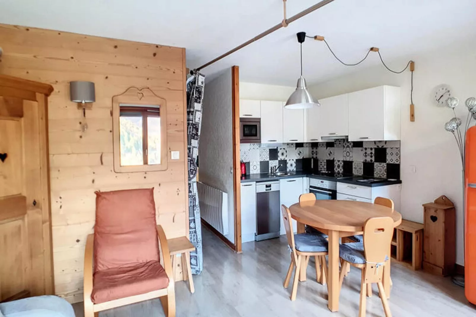 Appartements à Saint Jean d'Aulps-Eetkamer