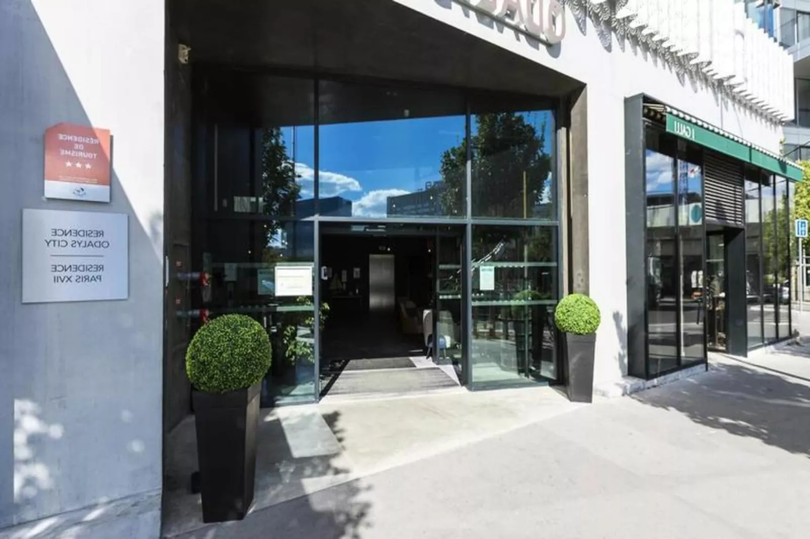 Appart'hôtel Odalys Paris XVII-Buitenkant zomer