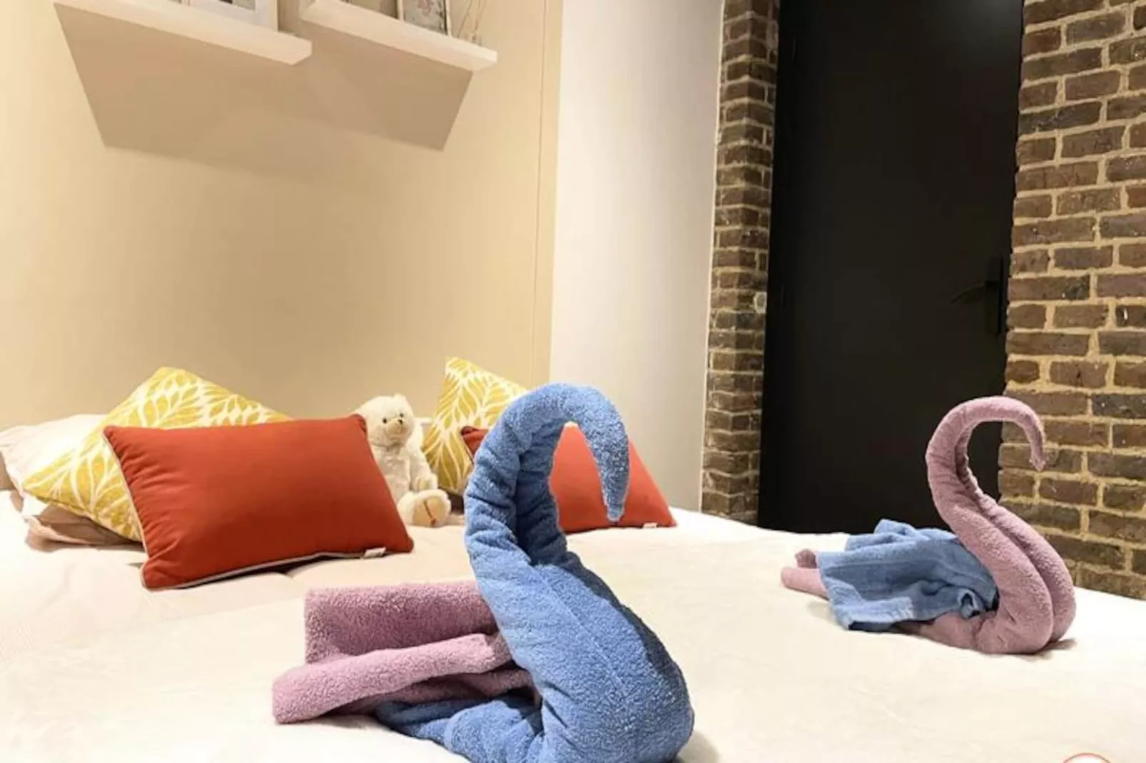 🚂 The Central Station - Parking - 50m Gare-Image-tags.