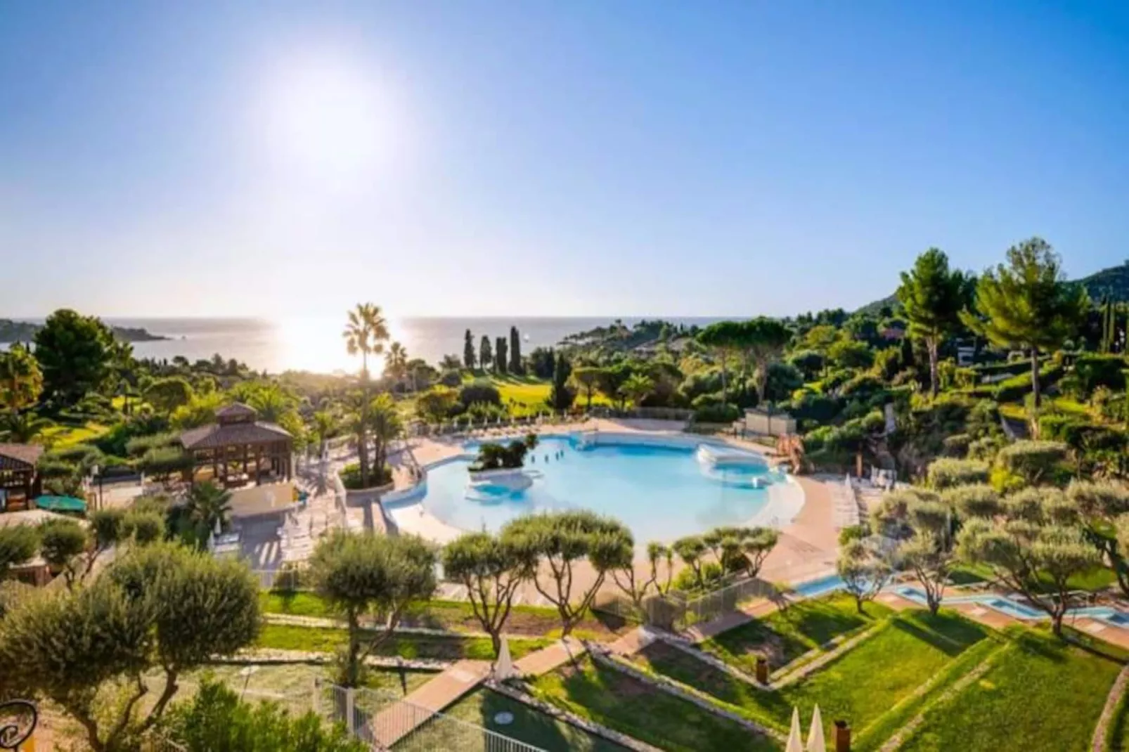 Appartement 6 Pers Vue Mer Pr&egrave;s Des Plages &agrave; Agay-Image-tags.