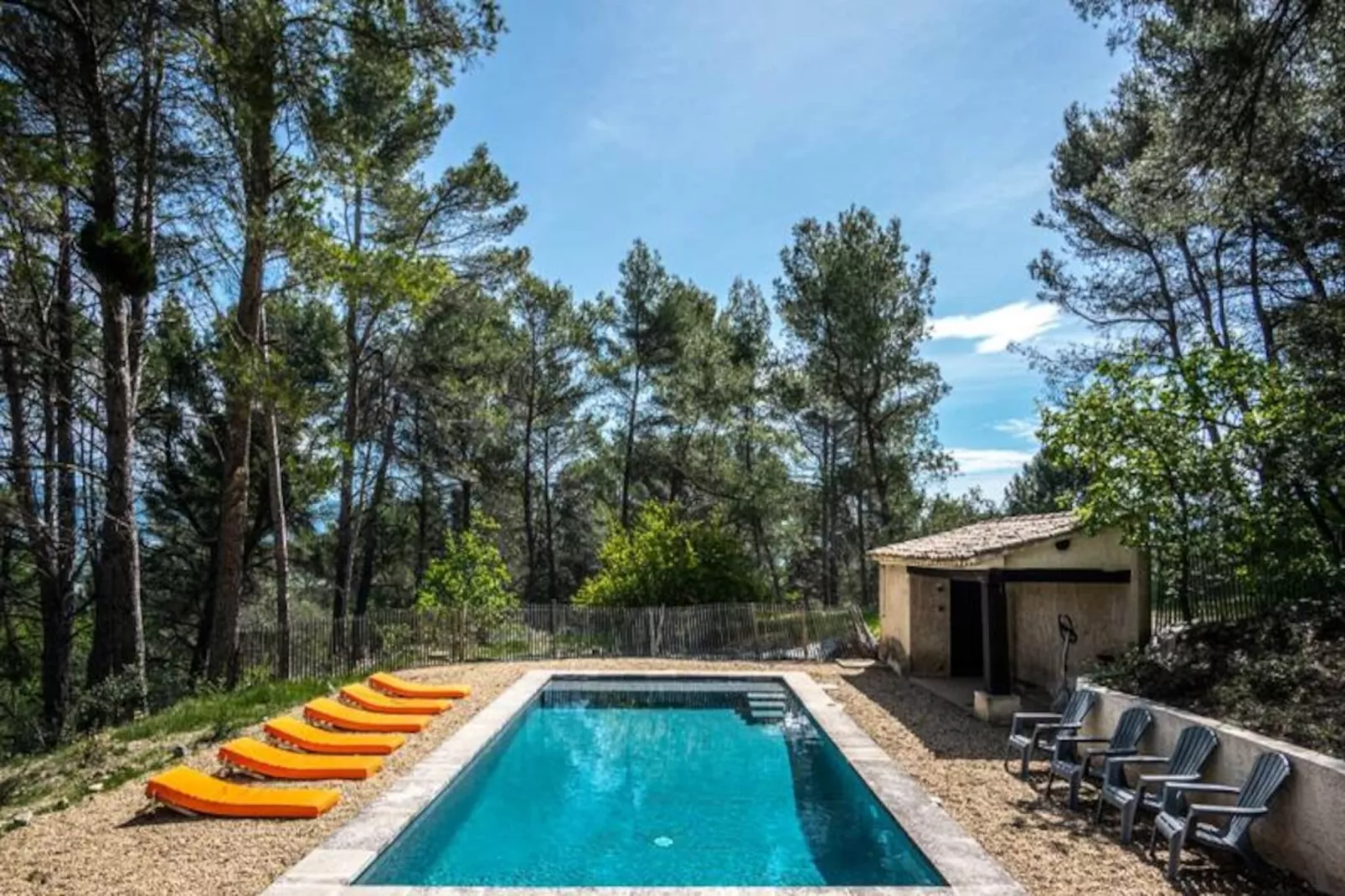 Maison Avec Vue Et Piscine Chauff&eacute;e &agrave; Roussillon-Image-tags.