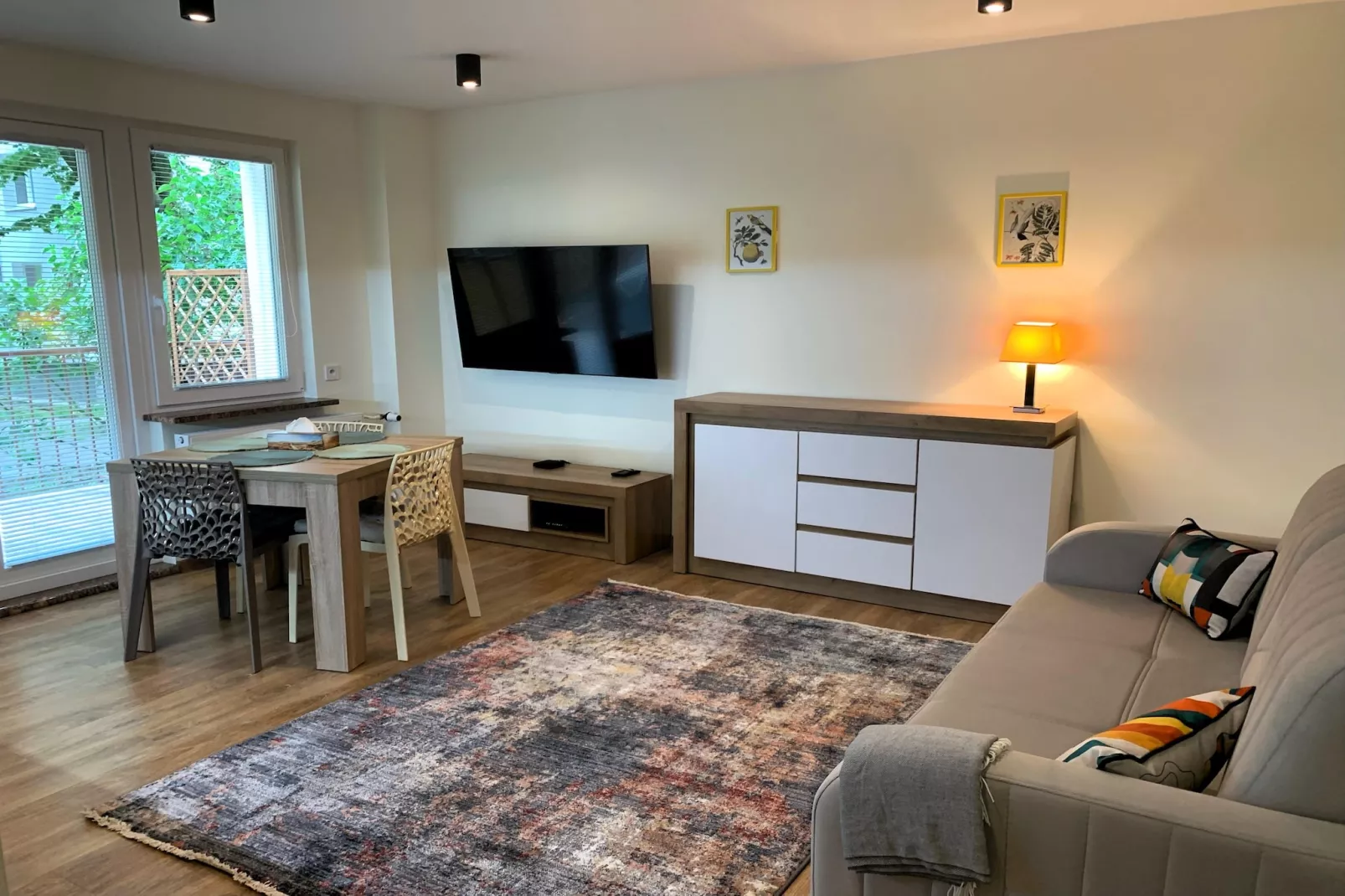 Apartament przy parku z garażem Świnoujście-Woonkamer