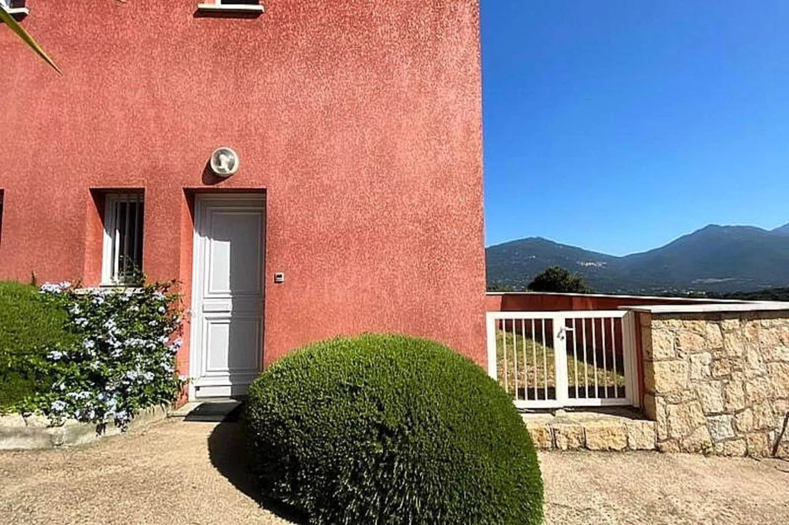 Résidence A Machja-Buitenkant zomer