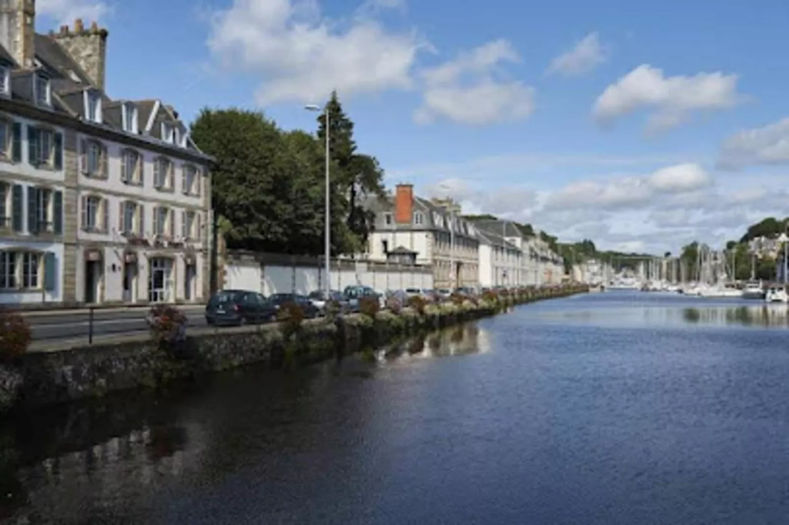 Résidence Regates-Buitenkant zomer