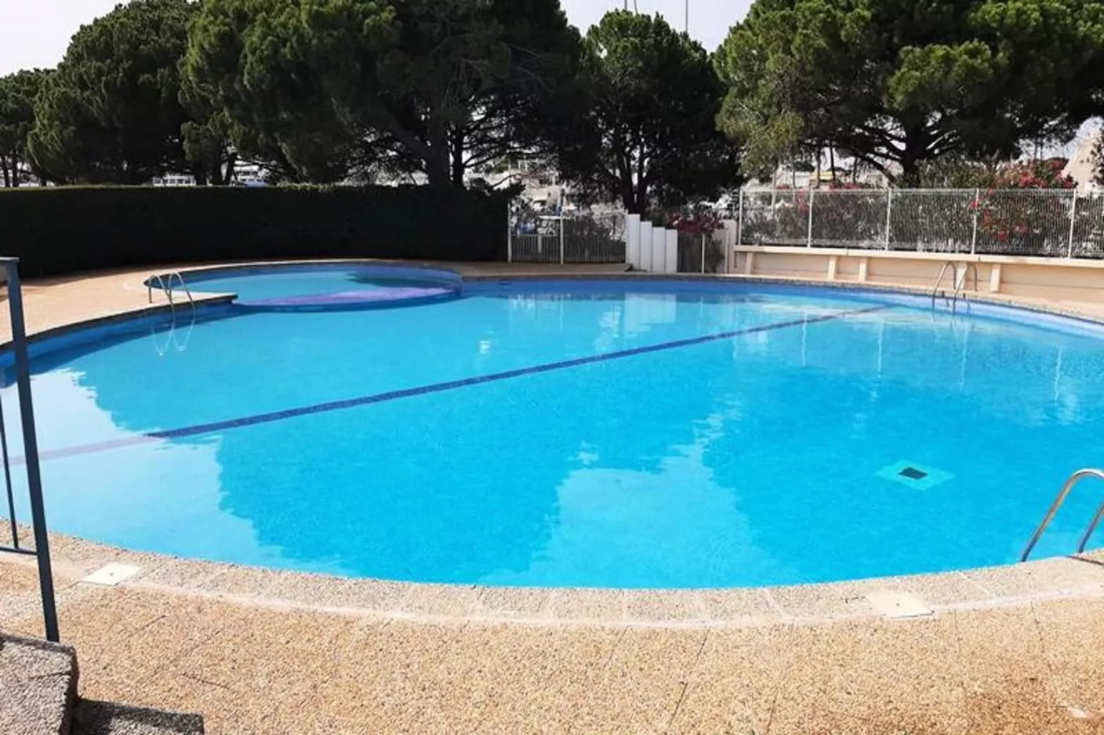 Résidence "le Quai Aux Fleurs"-Zwembad