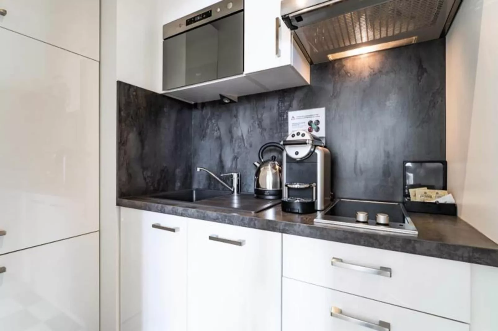 Chaleureux Appartement Au C&oelig;ur Du Quartier Historique Saint-michel-Keuken