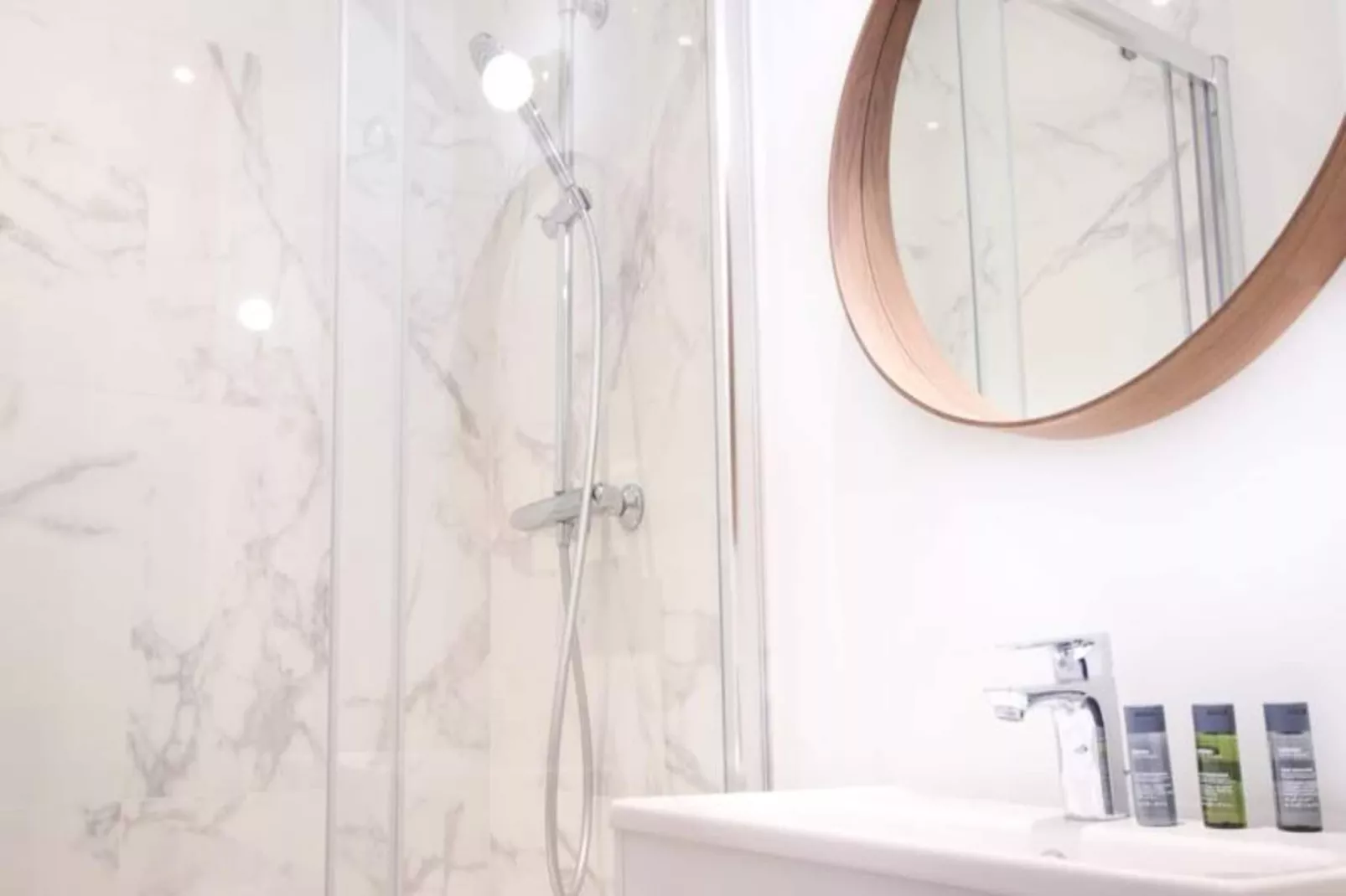 Superbe Appartement Cozy Et Charmant Pour 2 Vers La Gare Saint-jean-Badkamer