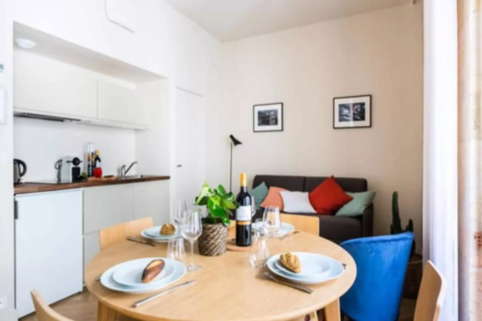 Superbe Appartement Typiquement Bordelais En Hypercentre Pour 4 Personnes-Eetkamer