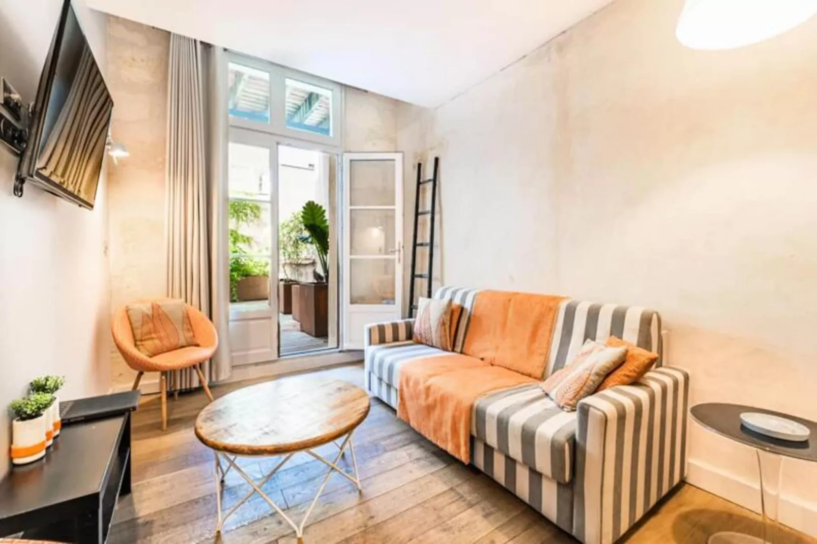 Magnifique Appartement 2 Chambres Avec Terrasse-Buitenkant zomer