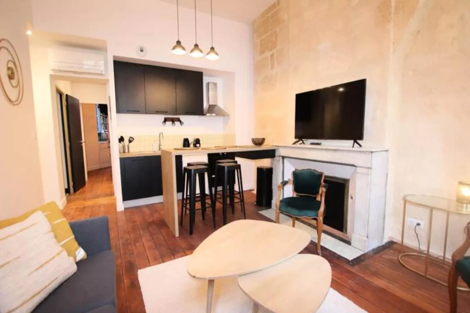 Charmant Et Rayonnant Appartement De 55 M&sup2; Situ&eacute; Dans Le Coeur De Bordeaux-Woonkamer