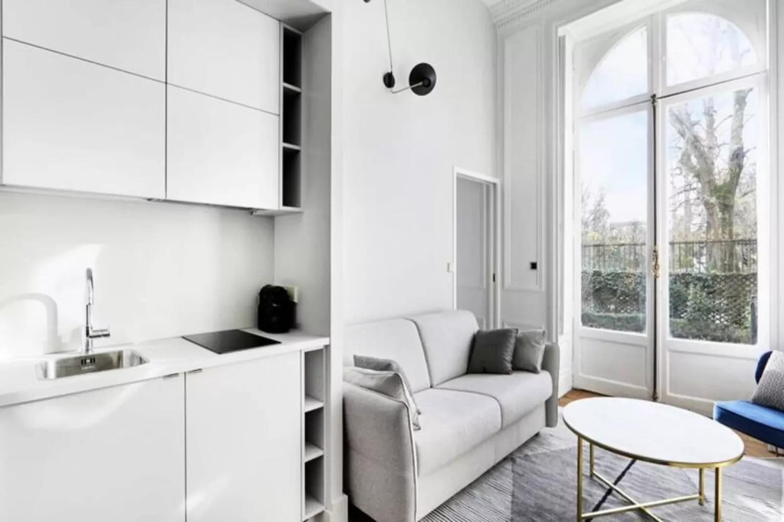 Maison Labruy&egrave;re - Suite Jardin Royal-Eetkamer