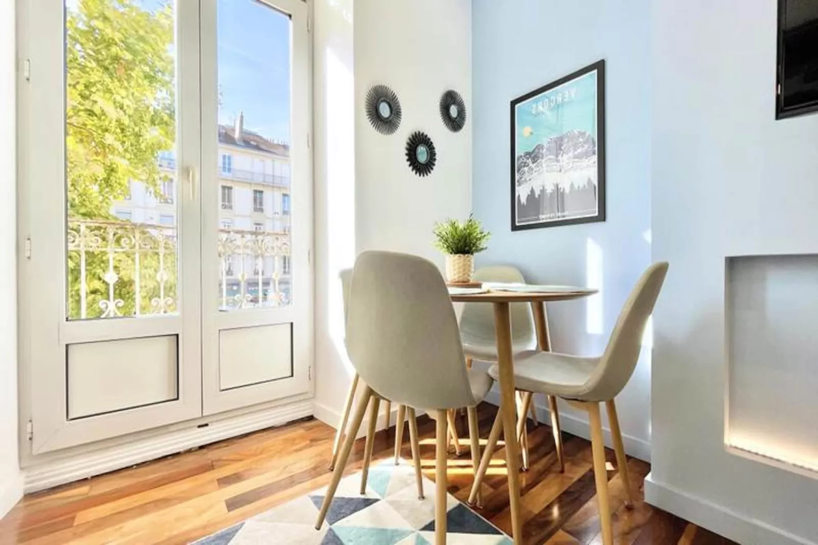 Le Cadet 👨&zwj;👩&zwj;👦&zwj;👦| Jean Jaur&egrave;s |tram A, B E E | T2 Tout &eacute;quip&eacute;-Woonkamer