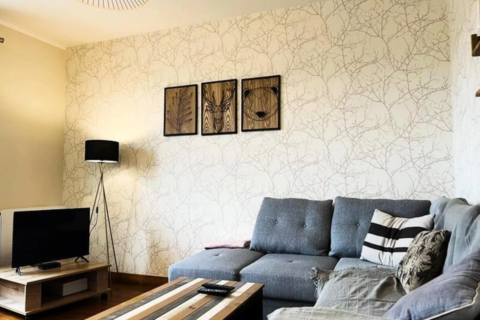 Le  Lumineux Et Confortable T4 Avec Vue🏔  - Alli&eacute;s-Woonkamer