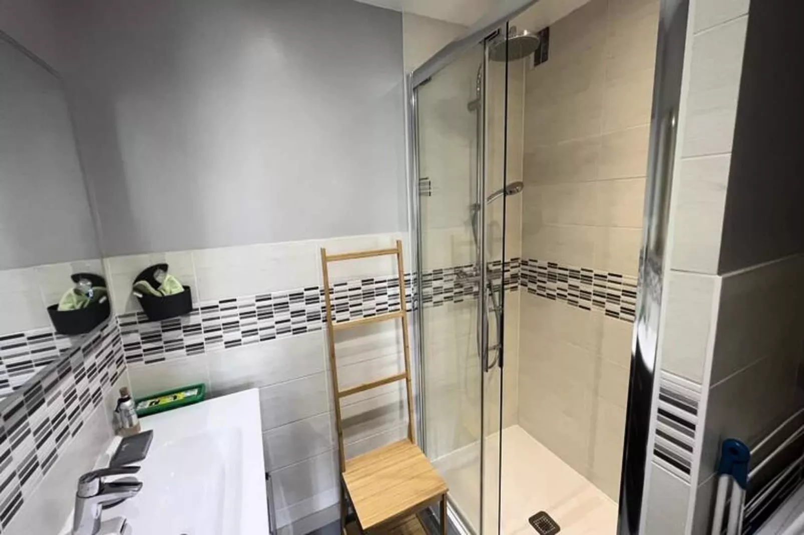 Superbe Appartement Avec Balcon, Garage, 3ch, &agrave; 5min De La Plage-Badkamer