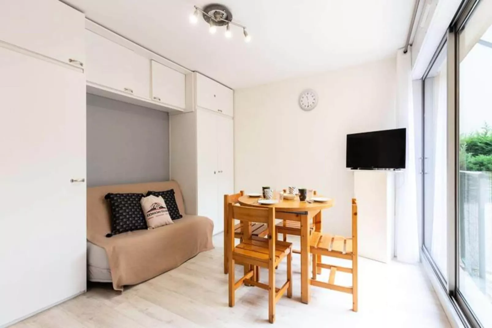 Résidence H.th.ii:bat.6-Woonkamer