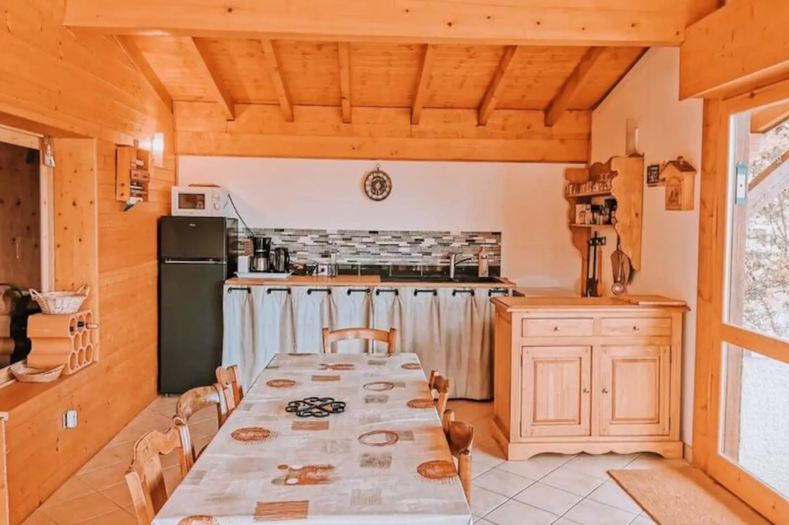 Chalet En Rondins ,  Sommet Du Revard-Image-tags.