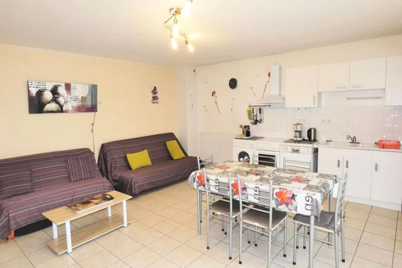 Résidence Le Clos St Louis-Eetkamer