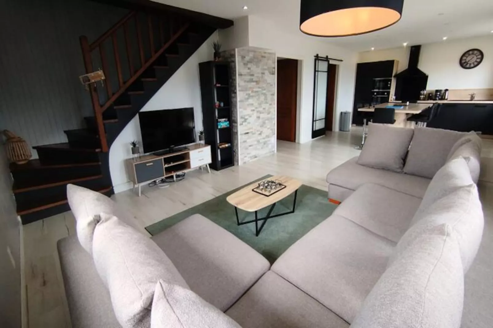 Confortable Chalet - Vue Sur Le Lac D&rsquo;aiguebelette-Image-tags.