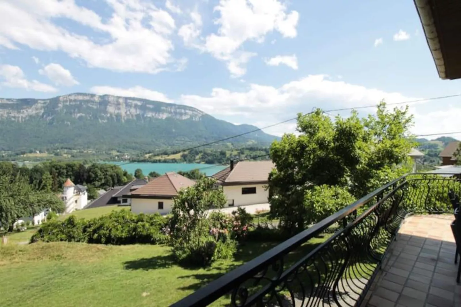 Belle Villa Sur Les Coteaux Du Lac D'aiguebelette!-Image-tags.