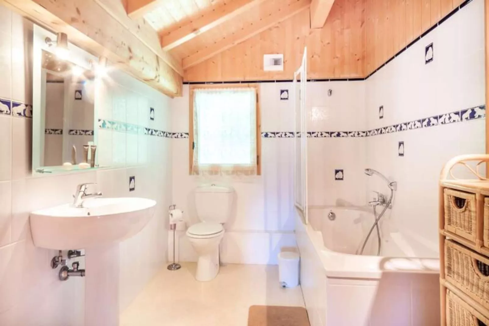 Chalet Clairvaux-montriond-Image-tags.